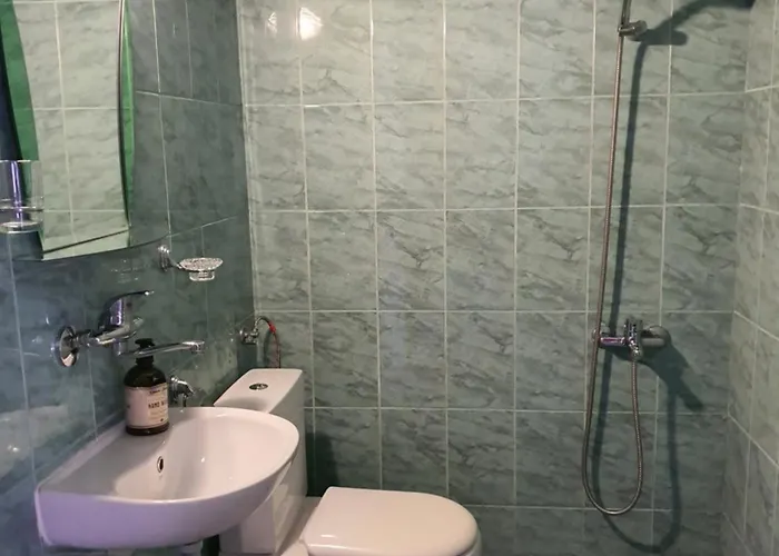 Toni за гости тони 3*